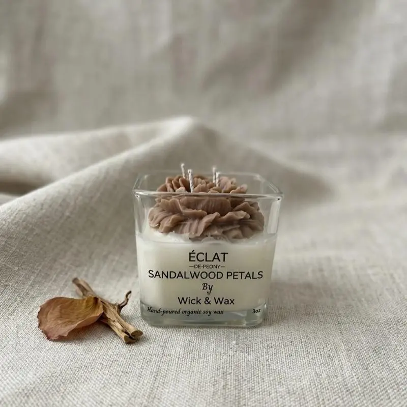 ÉCLAT Collection Sandalwood Petal Candle, 16oz