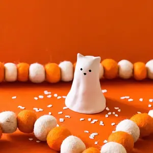 Kitty ghost figure Sculpture
