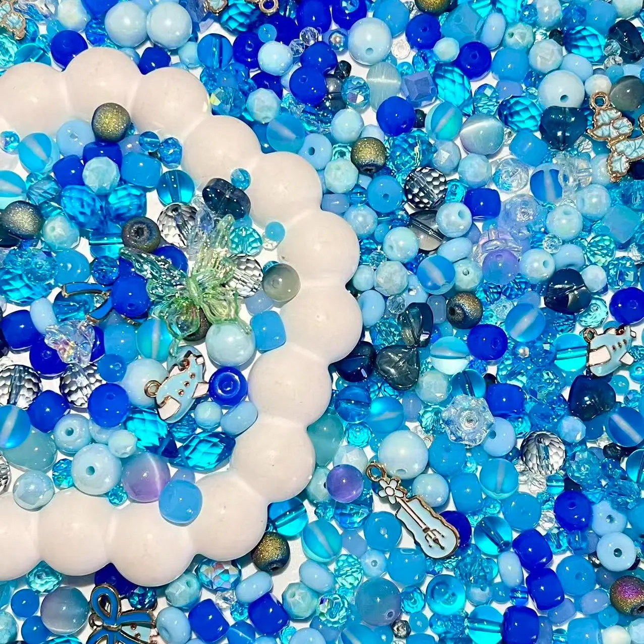 Colored Plastic & Bead Assortments - Plastic Mix Beads and Accessories for DIY Crafting, Jewelry Making, DIY Pens (3-20mm)