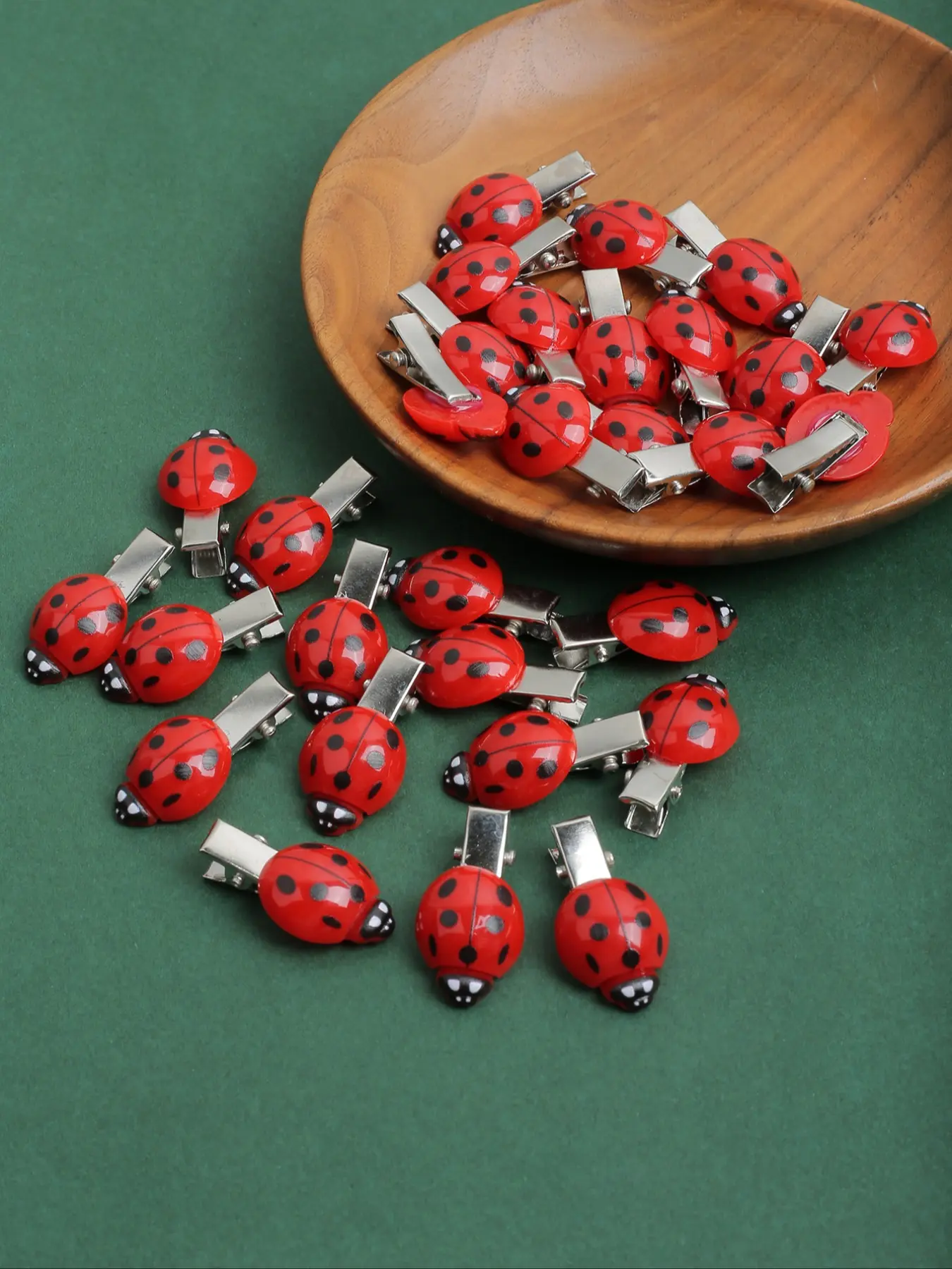 30pcs Cute Creative Funny Realistic Ladybug Hair Clip Set, Mini Animal Costume Hairpins for Party Holiday Dress Up, Side Bangs Clamps, Ladybug Hair Accessories