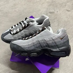 Nike AIR MAX 95 SB EDITION BROWN COCOA WOW STYLISH MENS SNEAKER with Comfortable Laces and Durable Sole