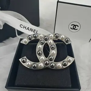 Pre-owned Chanel Classic Logo Double C in SIlver Color with Resin White and Tahiti Pearl Brooch 1108GIA0035