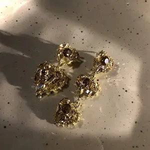 Unmatched Crystal Drop Earrings - Perfect for Any Occasion