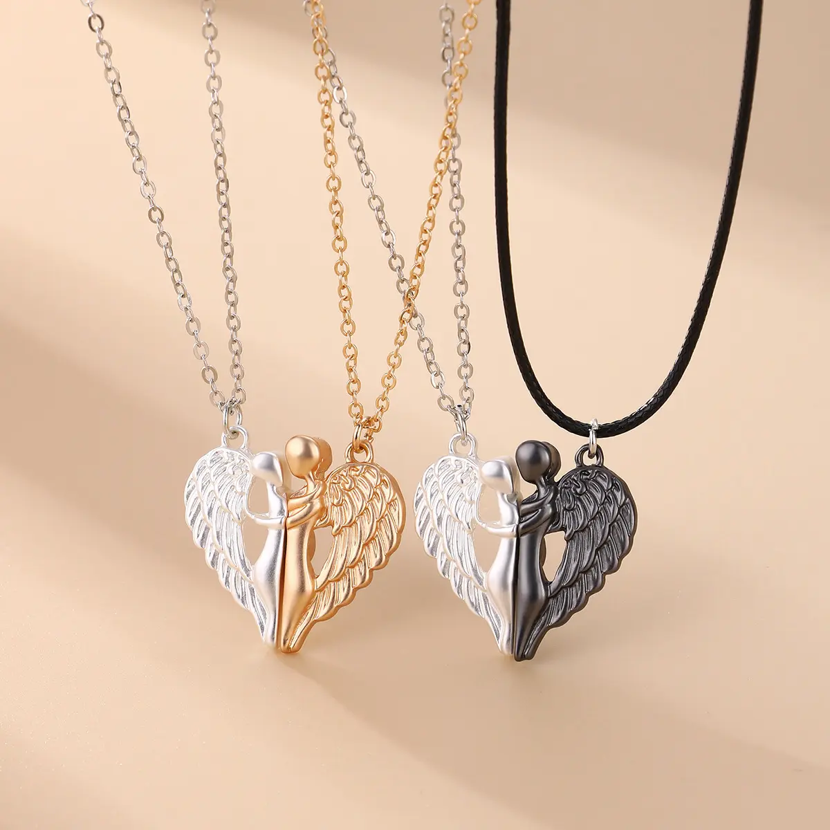 September Laurel Couple Magnetic Angel Wings Hugging Heart Pendant Necklace, Devil Wings Magnet Design, Valentine’s Day Gift Collarbone Chain