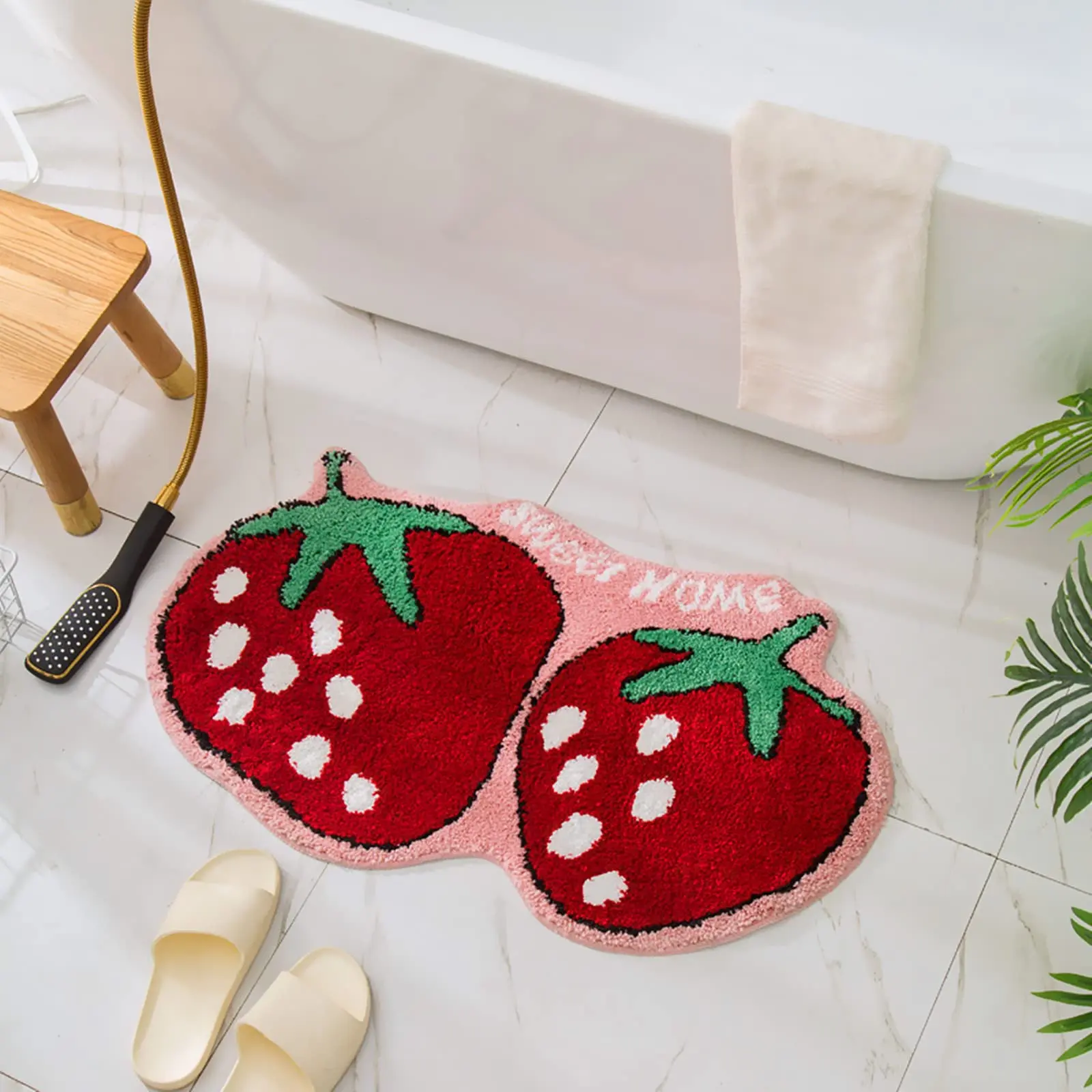 Cartoon Fruit Fluffy Strawberry-Shape Polyester Fiber Shaggy Bath Mat - Non-Slip, Water-Absorbent, Machine Washable Cold Wash Home Bathroom Rug, 31.5" x 19.7" for Bathroom Door, Room Decor