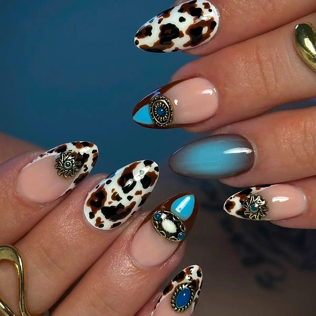 24pcs almond-shaped press-on nail gift set, featuring black and brown cow print French manicure design, embellished with vintage rhinestones and high-quality sapphire accents. Portable and perfect for parties, Almond Shape Nails, Decorative Nails