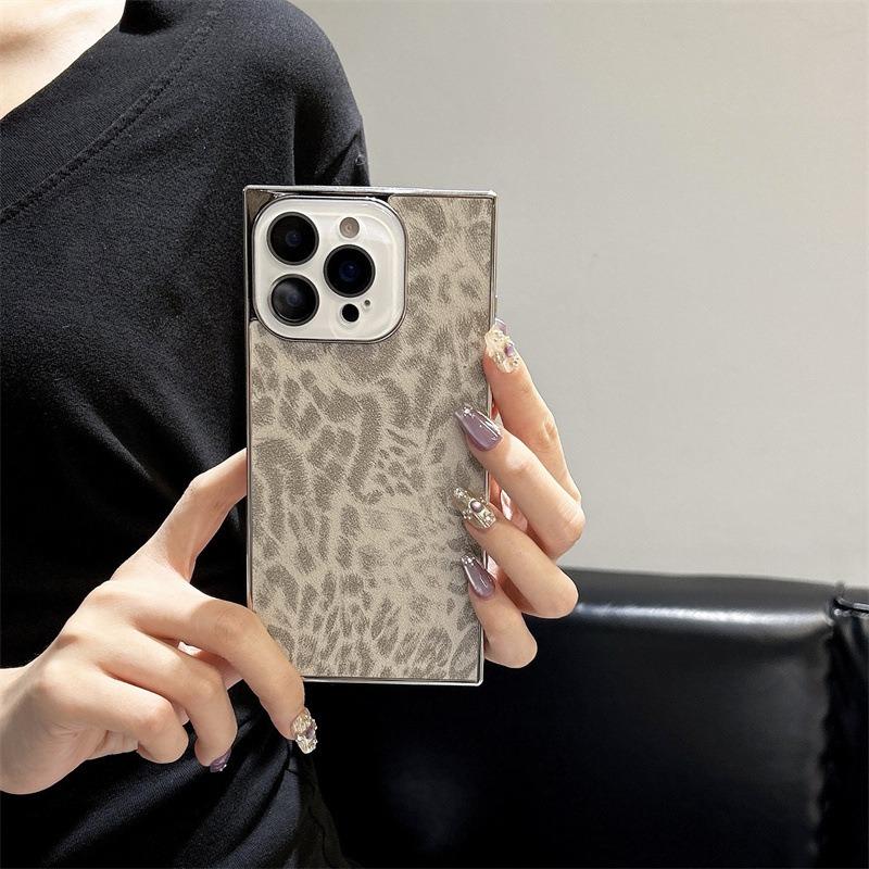 Luxury Rhinestone Square Edge Phone Case, Bling Diamond Full Camera Protection Shockproof Cover with Heart Design for IP 17 Pro max, 16plus, 15, 14, 13 junk