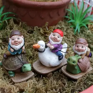 Resin Dwarf Scooter Micro Landscape Set, Fun Garden Statue Decoration, Garden Gnome Statue, Mini Animal Figurines for Fairy Garden Dollhouse Decor Gift