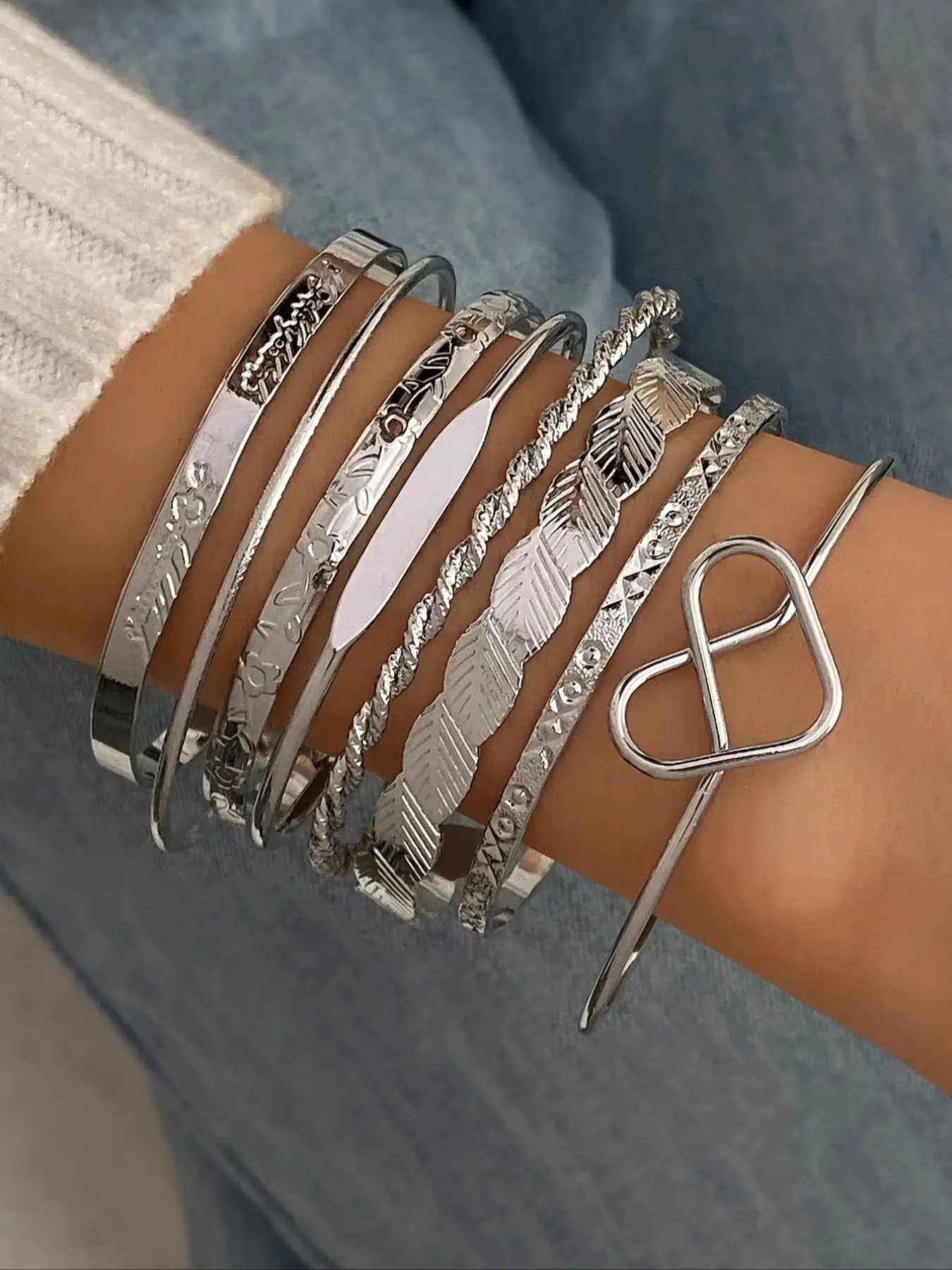 Heart Twisted Open Bangle Set, Fashionable Bangle, Pretty Bracelet, Trendy Stack Bangle, 8 Piece Fashion Jewelry Collection, Stylish Accessory for Women, Perfect Gift Idea, Stacking Bangles, Fashionable Bracelet Style, Bracelets Stack