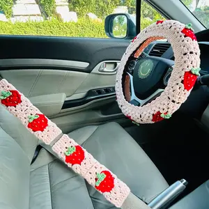 Crochet Strawberry Pattern Car Steering Wheel Cover, Non-slip Car Steering Wheel Protector, Seat Belt Shoulder Pad, Universal Car Interior Decoration Accessories for Women & Girls
