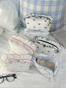 Lace Bow Quilted Makeup Bag, Portable Sweet and Fresh Ruffled Handbag, High-value Storage Bag, Fashionable Portable Makeup Bag, Toiletries Makeup Bag, Handheld Cosmetic Pouch