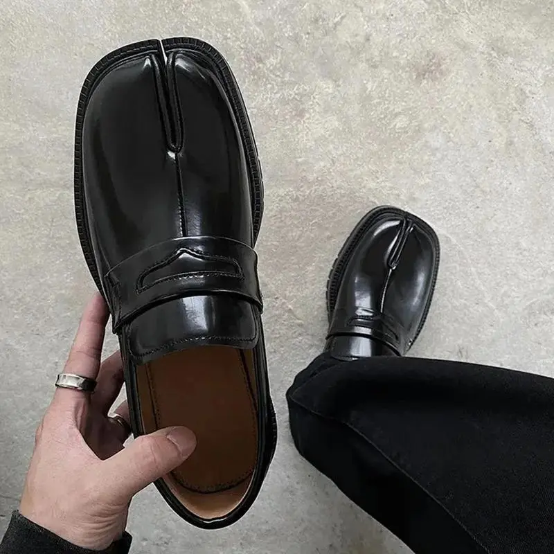 Tabi Shoes Loafers Men and Women Split Toe Thick Sole Platform Casual Leather Autumn Fashion Footwear Boy Flatform Makapal Bedroom