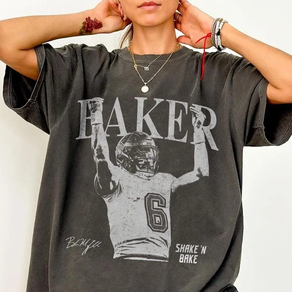 Gildan Graphic Print T-Shirt, Vintage Baker Mayfield Football Tops for Men, 100% Cotton Classic Fit Round Neck Streetwear, Shortsleeve, Childrens Day, Preppy, Football Fashion, Preppy Basic, All Seasons, Tear Away Label, Casual, Fabric, Casual Fit, True S