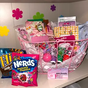Spring Blind date with a book basket