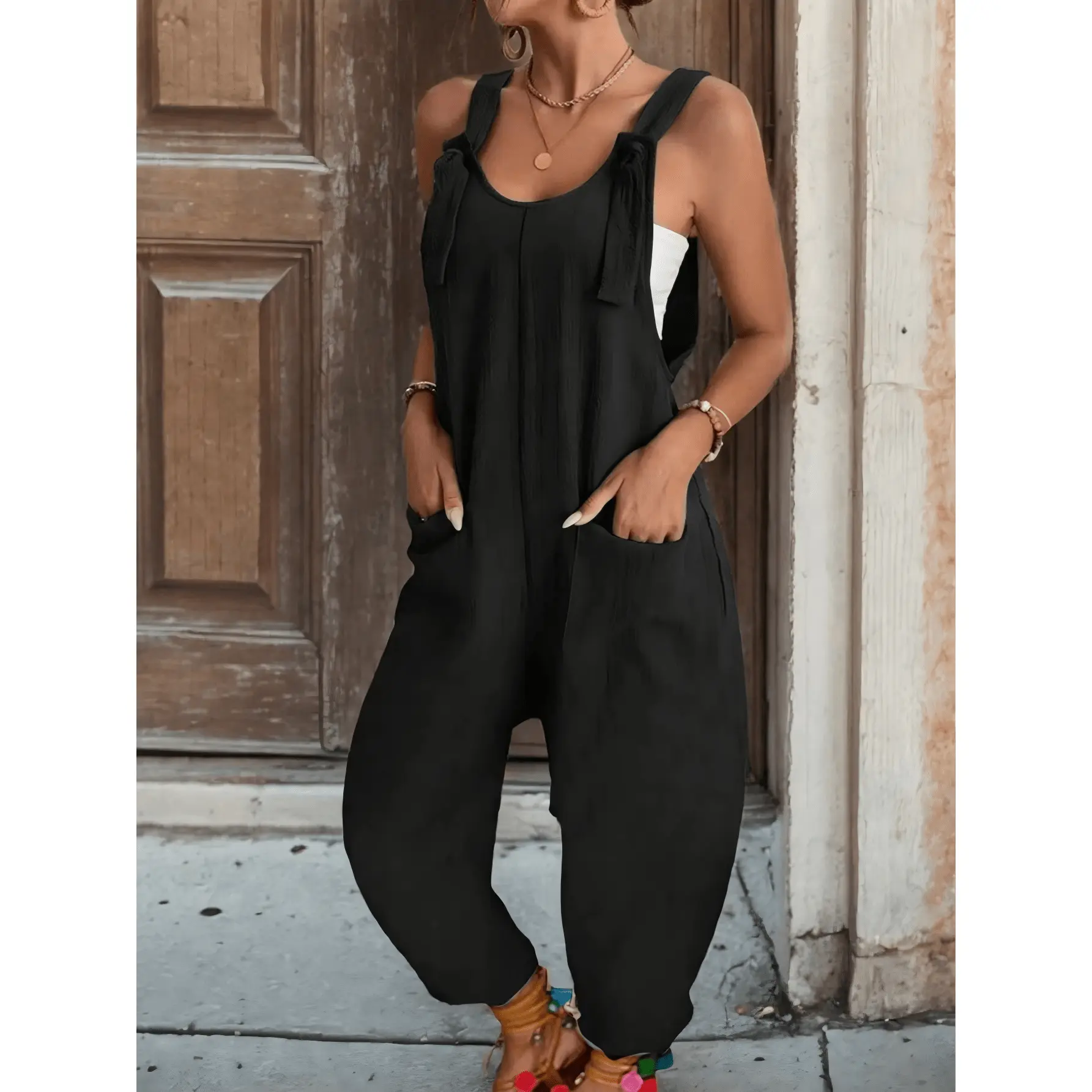 Women's Sleeveless Black Jumpsuit with Pockets, Loose Casual Cropped Overall Romper for Summer Vacation Outfits