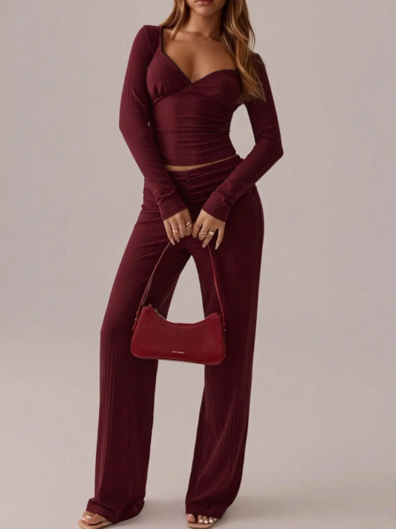 Two-piece women's burgundy heart-shaped deep V-neck knitted short top + high-waisted wide-leg trousers set retro pure style thinning suit, suitable for autumn and winter, daily street, light social occasions, autumn light commuting