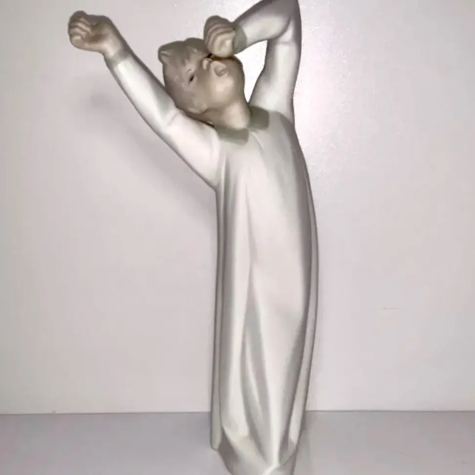 LLADRO BOY YAWNING 1974-99 PORCELAIN FIGURINE 4870G
