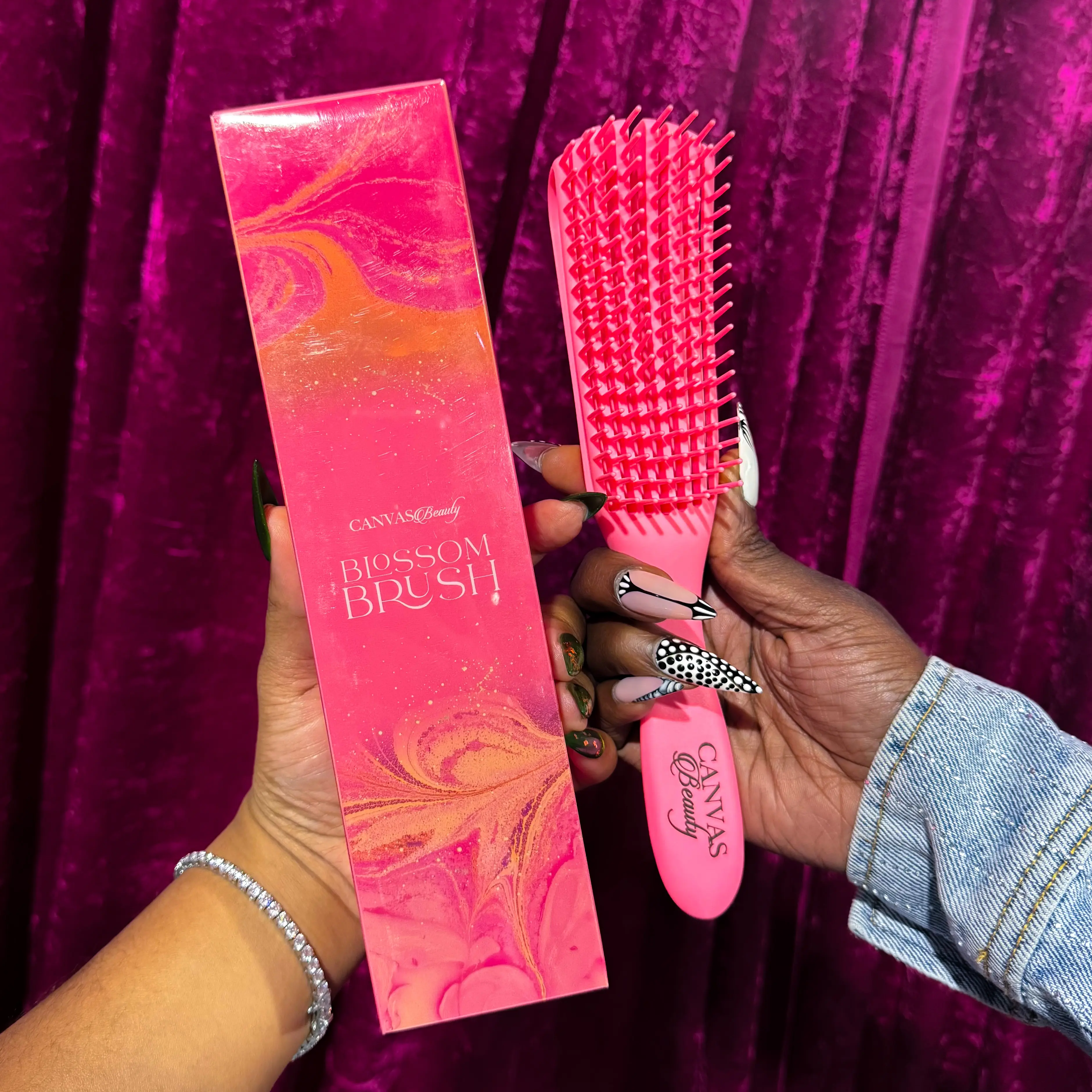 CANVAS BEAUTY: Detangling Brush