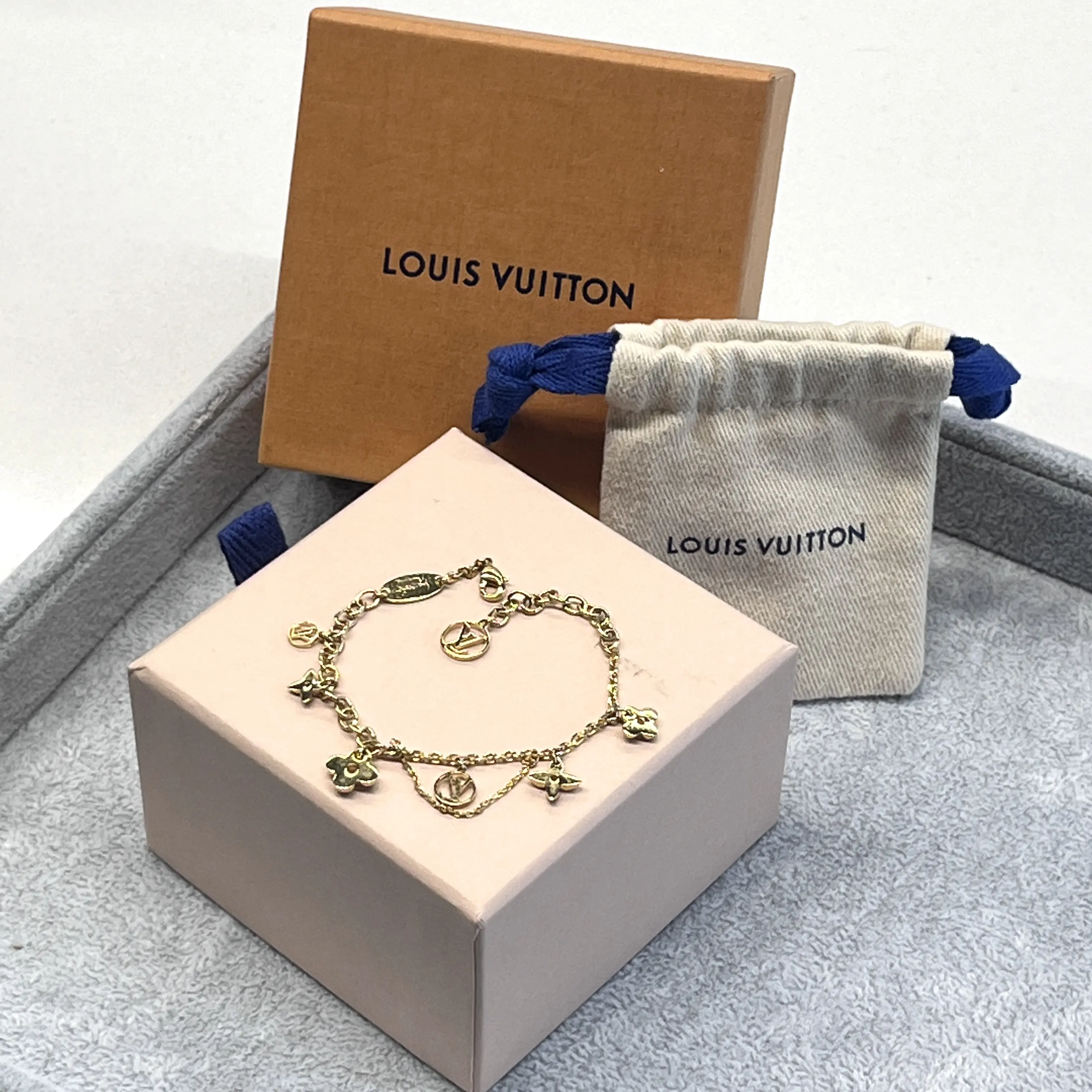 Pre-owned H5 Louis Vuitton Blooming Rhinestones Four Leaf Clover Floral Classic Vintage Gold Bracelet H6 vvvvv