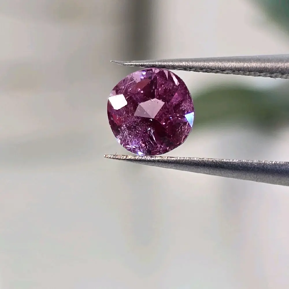 1 CT Natural Spinel Gemstone with UV Light Reaction Feature