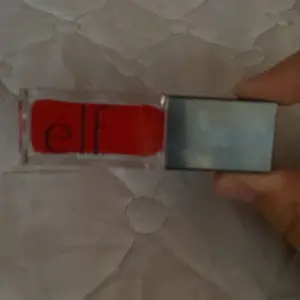 Product Review of e.l.f. Glow Reviver Lip Oil, Nourishing Lip Oil High-Gloss Finish 7.6mL from J**Z