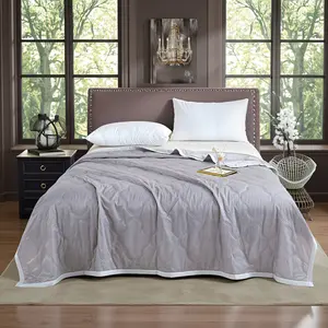 1pc Innovative Soundwave Design Ultra Soft Thin Quilt, Cozy & Breathable All-Season Reversible Comforter for Hot Sleepers, Ideal Lightweight Bedding for Bed, Sofa, Office, Travel & Camping, Machine Washable Easy-Care Gray Quilted Throw - Perfect Gift