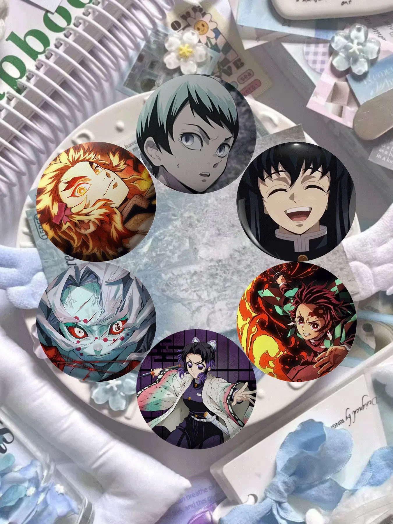 This Demon Slayer brooch set, Lapel pins, Drop set pins, Brooch pin clip, is perfect for bags. These badges, accessories, and decorative pendants enhance the look of everyday items and make a gift. Ideal for birthday gifts or as a festive accessory