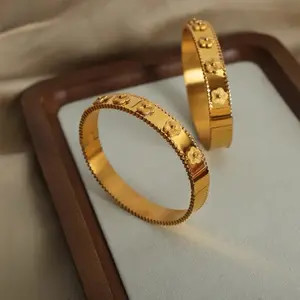 Clover 18K gold plated bangle