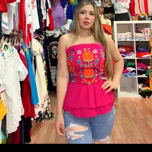 Blusa estraple bordada  moño