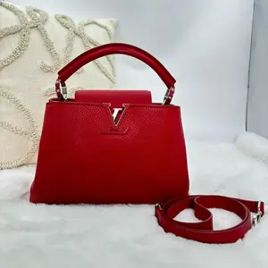 Pre-owned Louis Vuitton Capucines Red Top Handle Bag|19034011