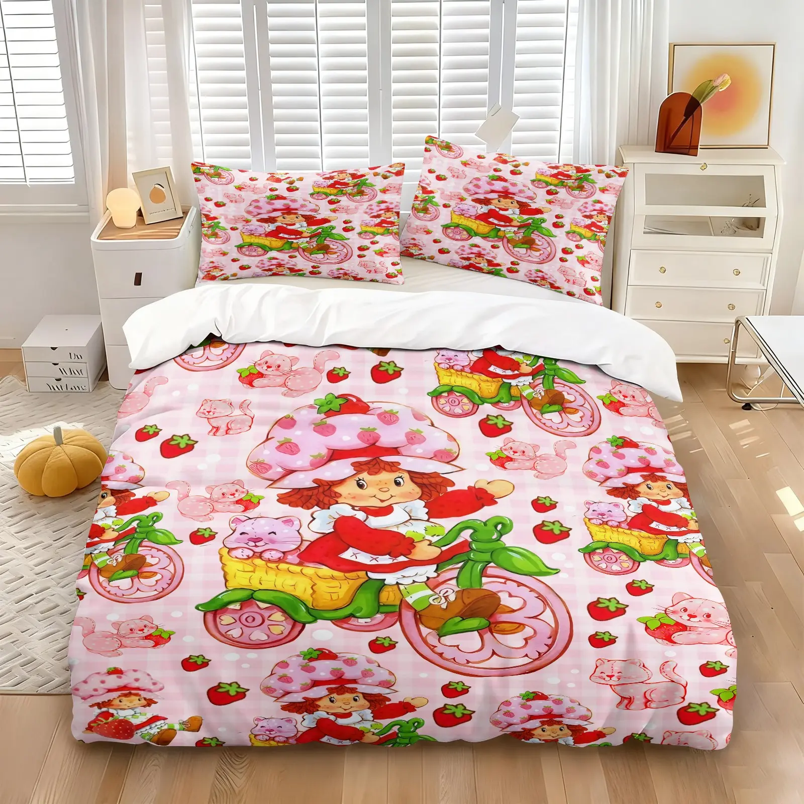 Cute Strawberry Shortcake Decorative Printed Bedding Set, 1 Duvet Cover + 1/2 Pillowcases, Pink Gingham Cat & Bicycle Print Duvet Cover, Cozy Soft Breathable Fabric, All Season Lightweight Bed Set for Teens, Theme Bedding Set, Comfy Bedding Set