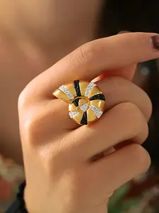 Women's Sea Shell Ring, Stainless Steel, Multiple Sizes, Fashionable Jewelry for Daily Wear and Vacation