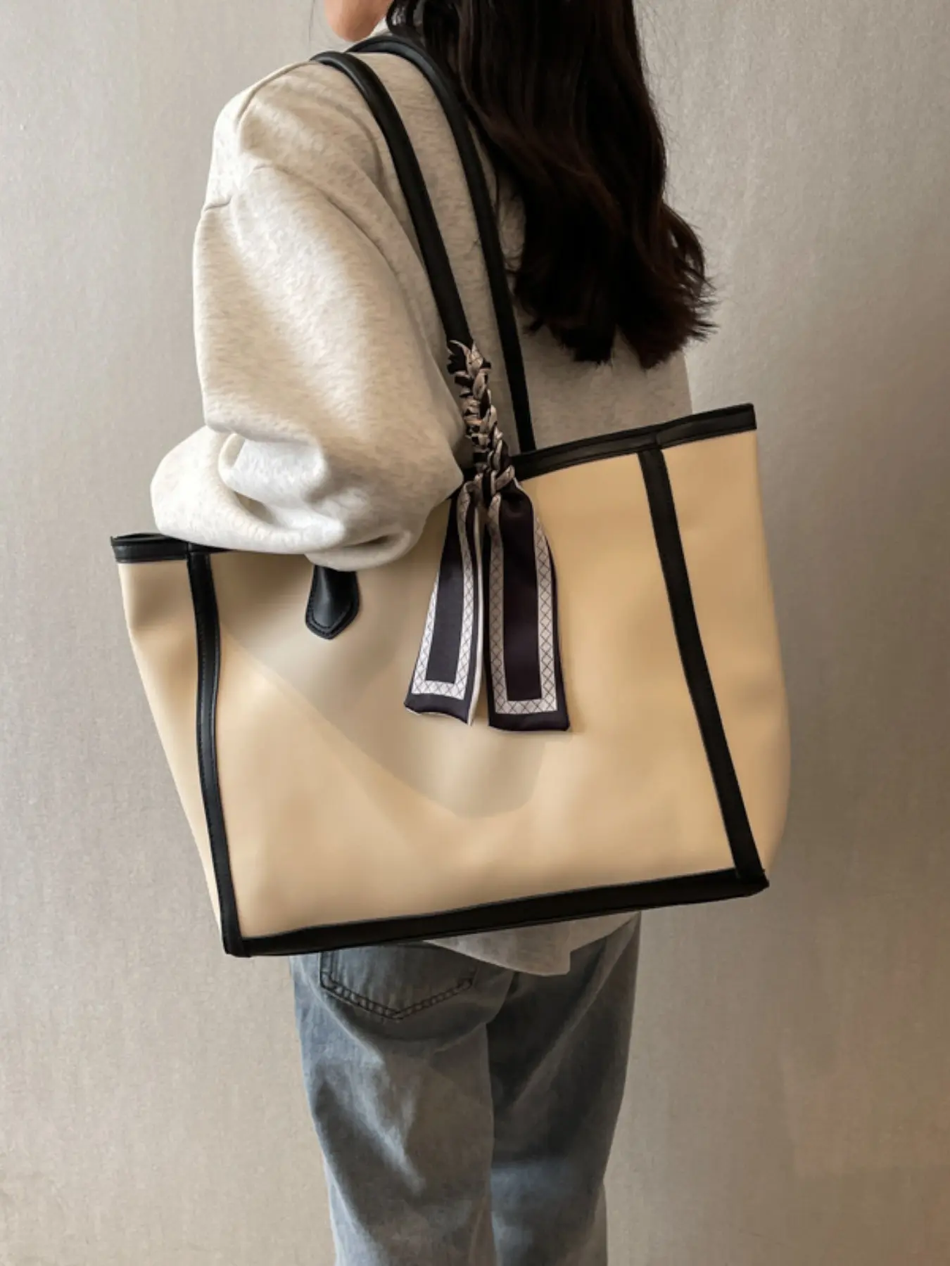 Women's PU Leather Tote Bag, Casual Solid Pattern Cosmetic Bag, Large Capacity Shoulder Bag with Scarf, Ideal for Students and Office Workers, Fashionable Tote Bag, Casual Trendy Bag, Stylish Versatile Bag