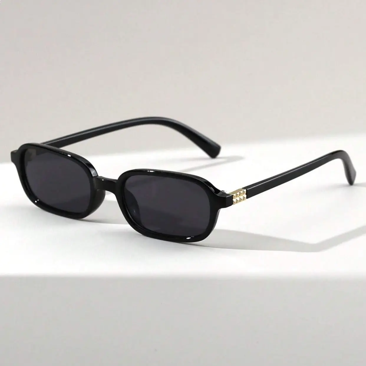 Fashion Sunnies for Women, Vintage Trendy 90s Rectangular Eyewear with a Lightweight Frame for Driving & Shopping, UV400 Protection, Rectangular Shades, Vintage Trendy Sunglasses, Classic Rectangle Sunglasses, Sunglasses For Women