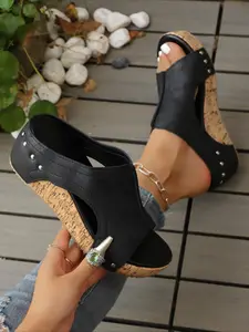 Women's soft leather wedge platform sandals, casual round-toe beach sandals, with a buckle cover design, stylish flat style, Fashionable Sandals