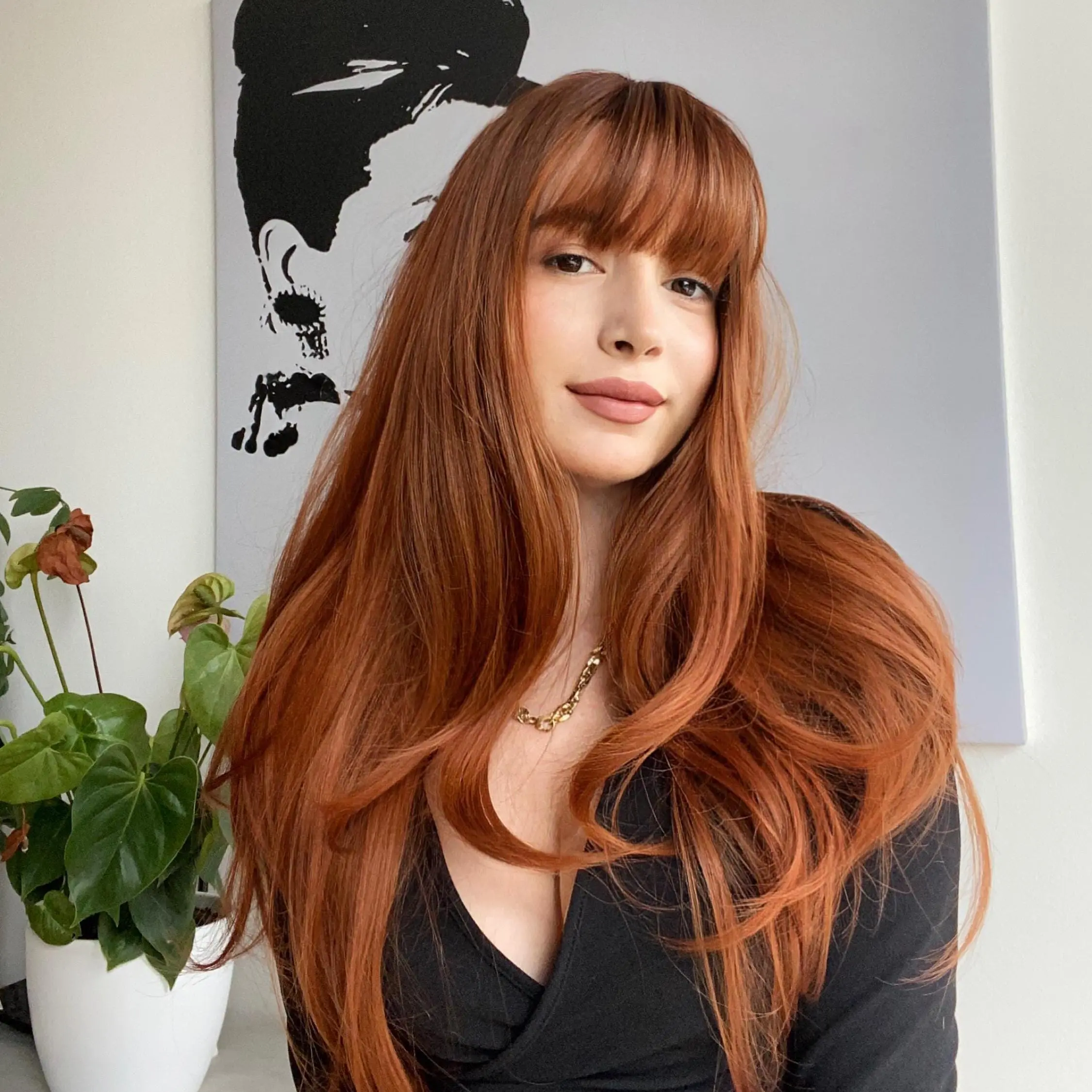 Long Wavy Wig with Middle Parting, Unisex Soft Synthetic Hair, Heat-Resistant and Size Adjustable Fashion Accessory