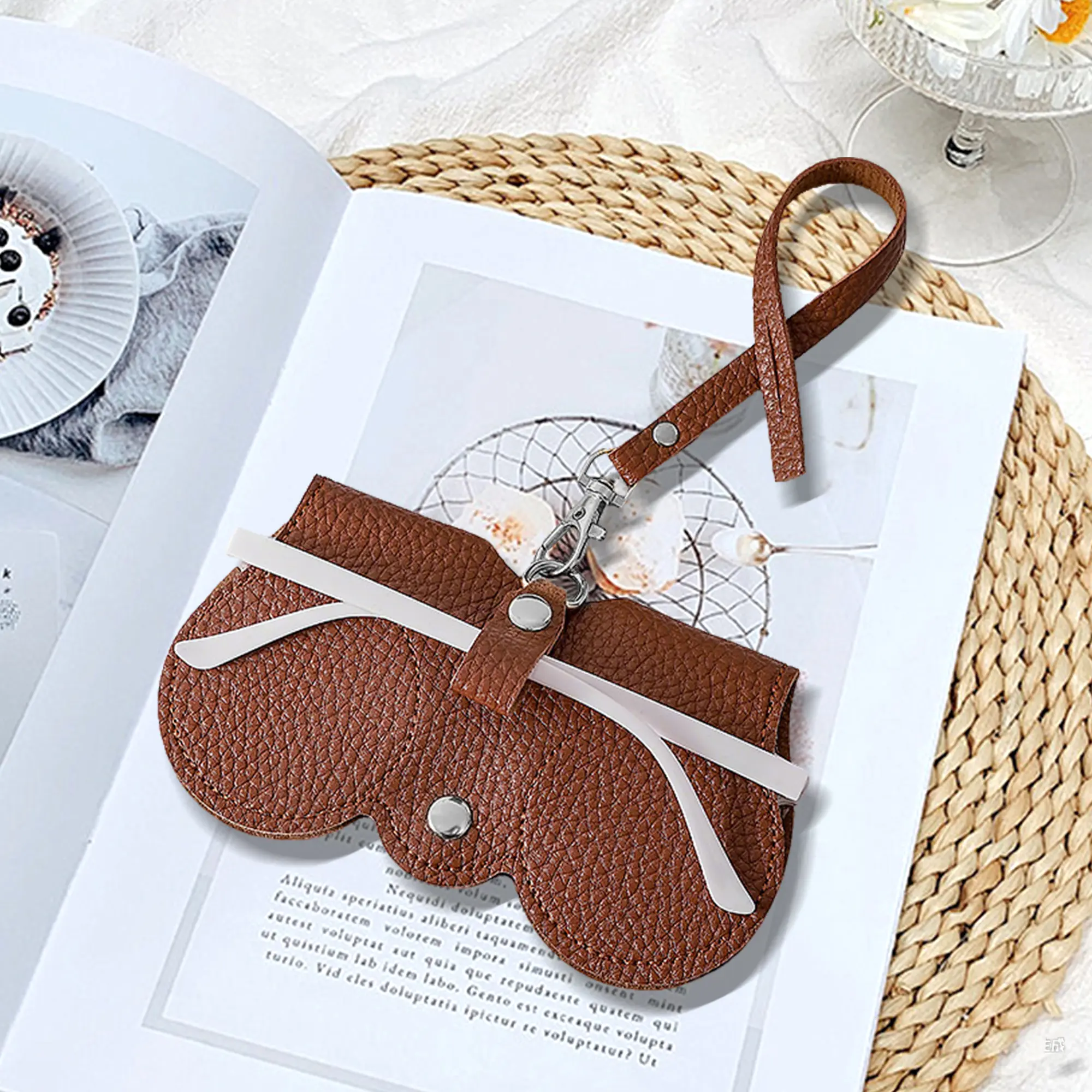 1 Count Sunglasses Protective Case, Leather Scratch-Resistant Sunglasses Case, Slim Soft Sunglasses Pouch for Women Men Travel