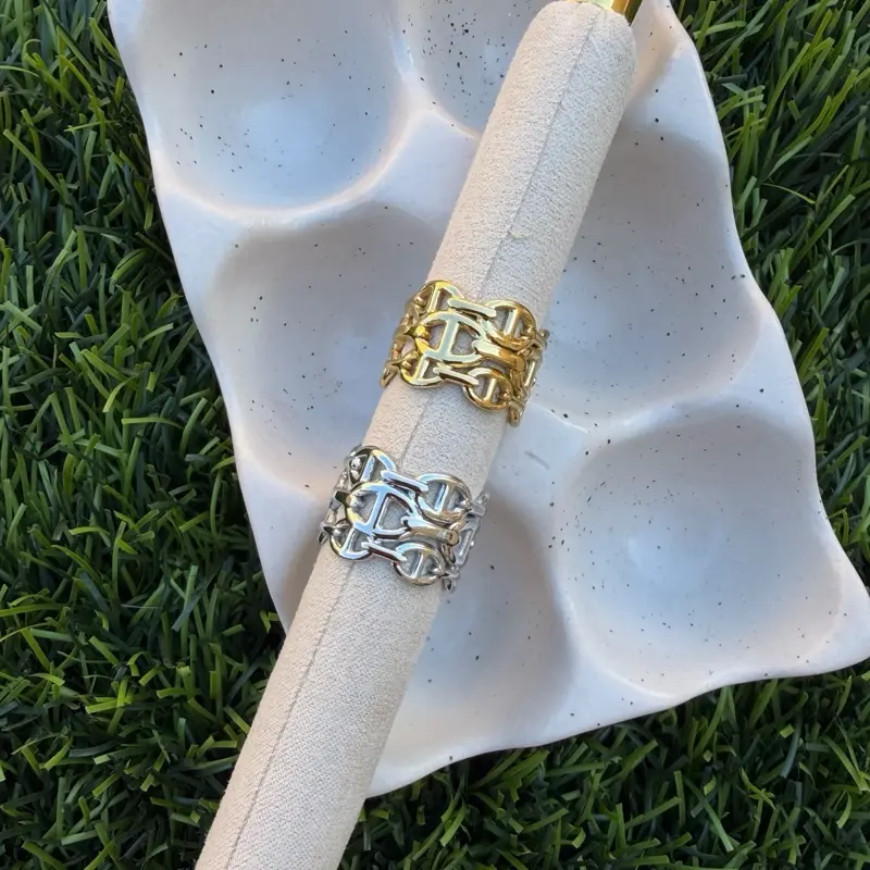 Stainless steel adjustable ring tapitas