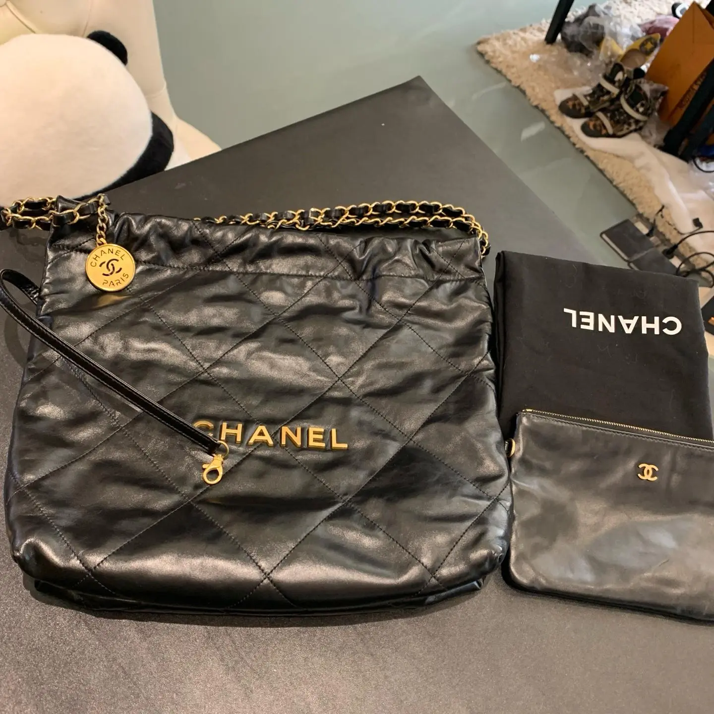 Pre-owned Chanel/Chanel black gold 22bag small tote bag 24 years chip size 37*35 accessories dust bag sub bag XH 22242504
