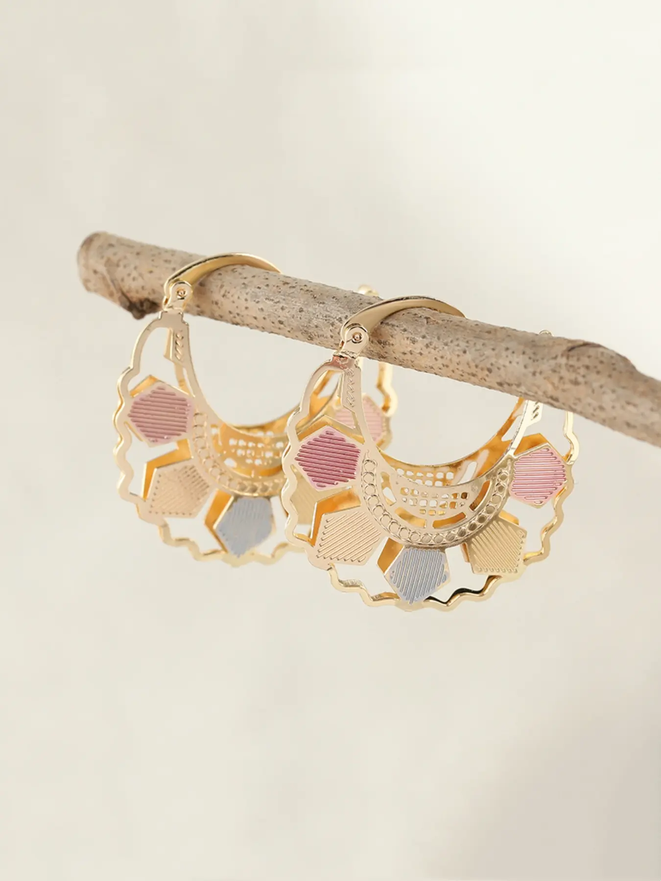Exquisite and Elegant Checkered Hoop Earrings, Statement Earrings, Hollowed Out Crescent Shaped Wavy Earrings, Women's Holiday Commemorative Gifts