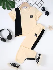 Boys' Sporty Colorblock Short Sleeve Top + Solid Long Pants Two-Piece Set, Casual Summer, Comfortable and Stylish