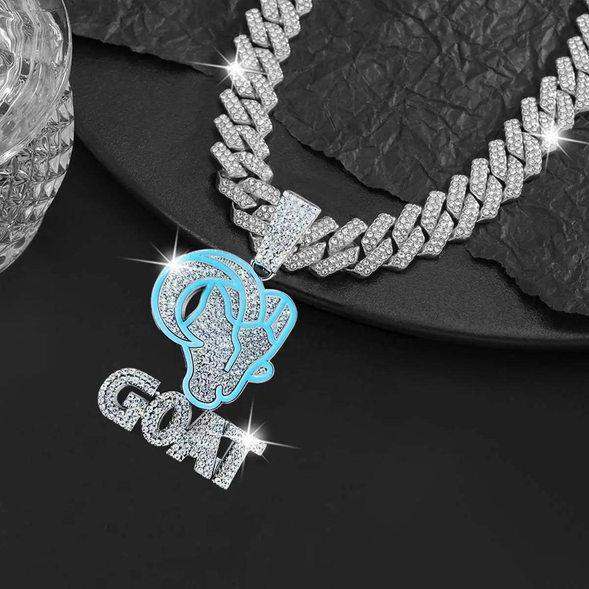 Mother's Day Special Edition Rhinestone Goat Pendant Necklace - Sparkling Hip Hop Jewelry for Men and Women with Cuban Chain, Exquisite Gemstone Decorated Design, Stylish and Elegant Gift, Ideal Gift for Honoring Mom