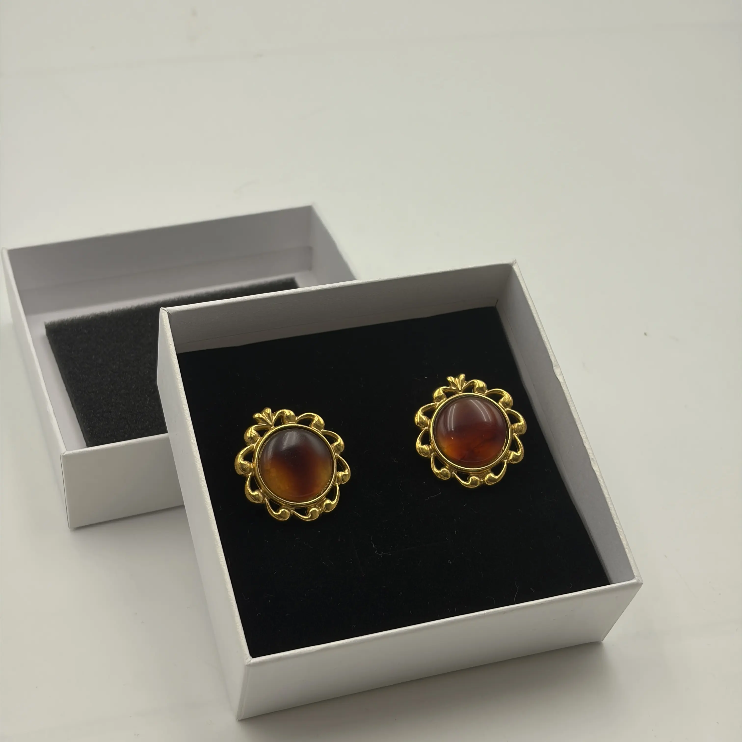Pre-owned Saint Laurent H5 Medieval Ear Clip (H20876) Metal Frame, Repro Chemicals Safe, No Harmful Substances, Inlay