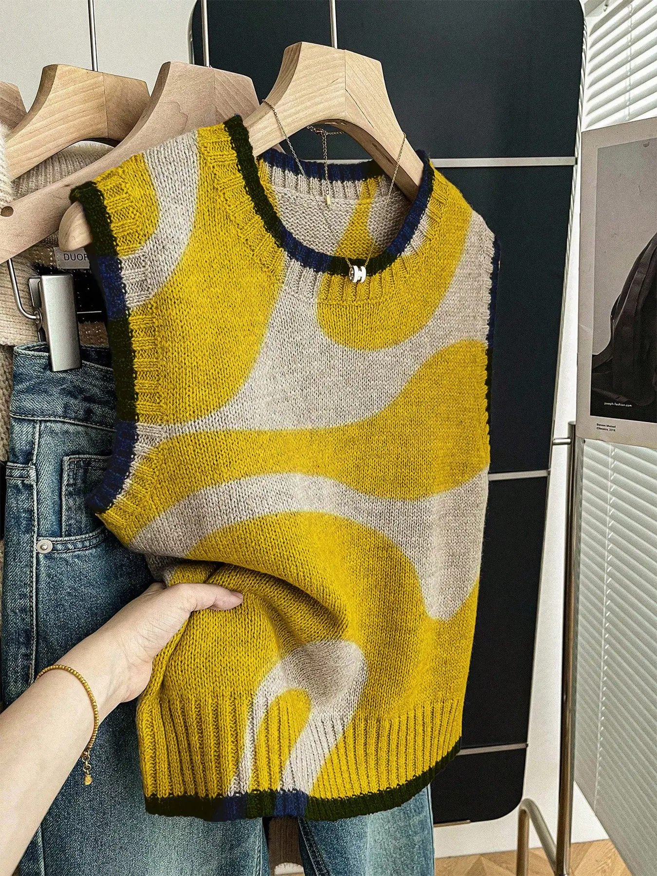 Women's Loose-Fitting Round Neck Sleeveless Knitted Top, Casual Vest, Deep Blue Color Block Print Design, Perfect for Spring & Summer, Colorblock Knit Vest, Knit Vest Tops