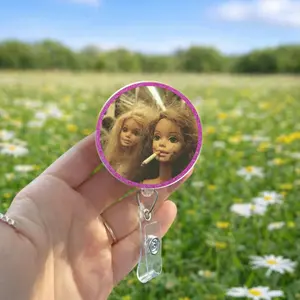 Funny Disgusted Doll Face Sparkly Retractable Badge Reel Cute Meme Expression Acrylic ID Holder For Nurses Doctors Medical Students Accessory