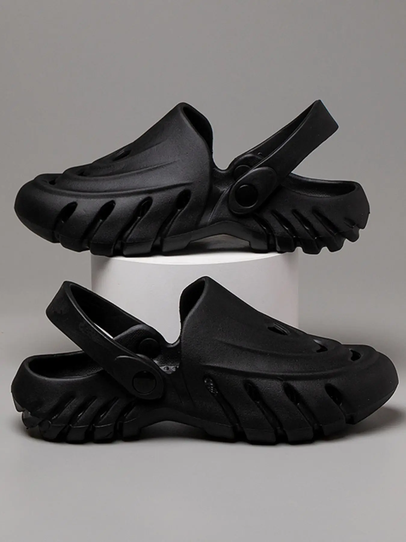 Men's Casual Hollow out Design Clogs, Comfortable Breathable Clogs for Summer, Lightweight Non-slip Slippers for Indoor and Outdoor Wear