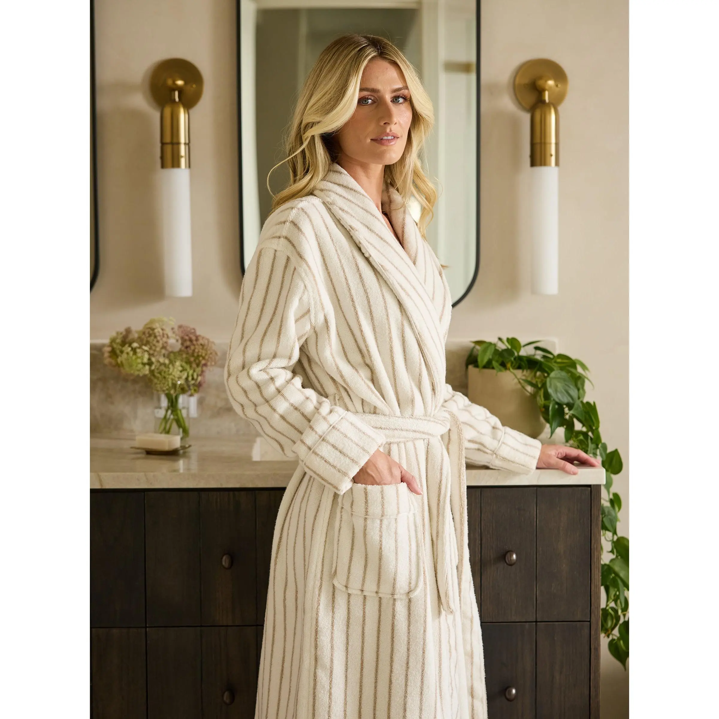 Cozy Earth Luxe Bath Robe | Ultra-Soft Bamboo Viscose & Cotton Robe with Zero-Twist Technology