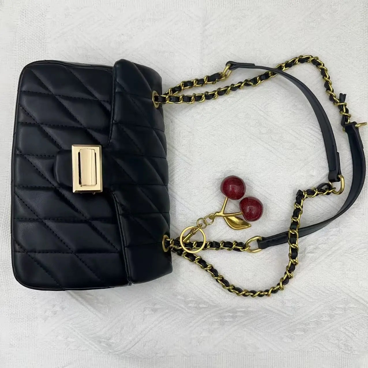 2026 Women's Quilted Shoulder Bag—Premium resin cherry keychain and wallet set, bag charm, suitable for car keys, an ideal gift for women on Mother's Day and birthdays. Fashionable Bag Casual Trendy Purse
