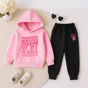 Girls' Miniature Version of My Mama Print Hooded Tracksuit Set, Featuring A Fleece-Lined Hoodie And Sweatpants, Perfect For Sports, Casual Wear, And Jogging In Autumn And Winter, Suitable For Both Indoor And Outdoor Activities.