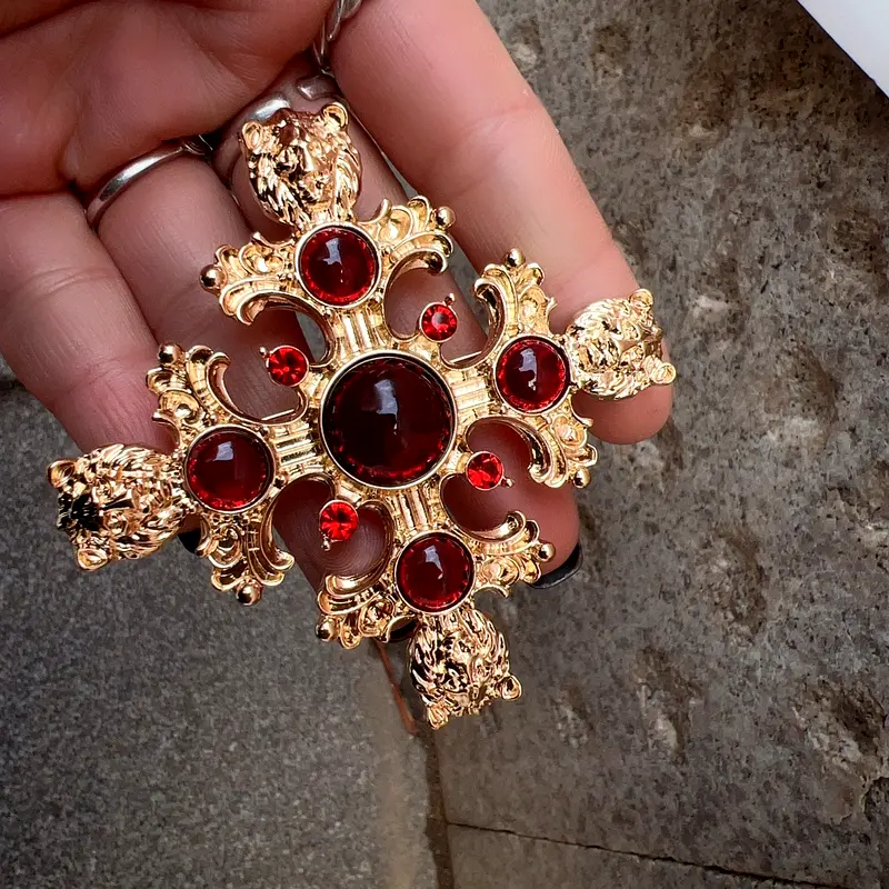 BROOCH